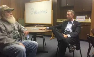Con solo un asistente, precandidato demócrata Martin O’Malley celebra mitin en EU