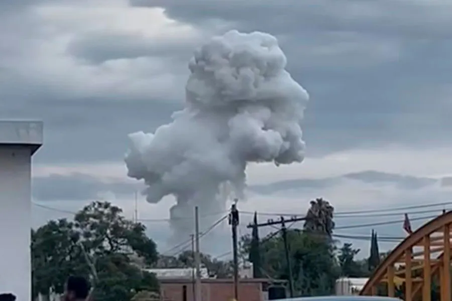 Columna Humo Explosion Polvorin Hueyotlipan