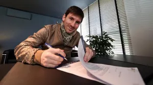Messi se arregla con Barcelona; ganará 20 mde al año