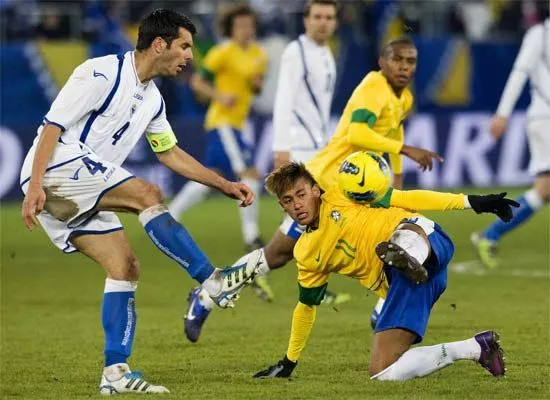 Brasil le gana a Bosnia 2-1