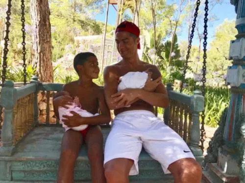 Cristiano Ronaldo, papá por cuarta vez