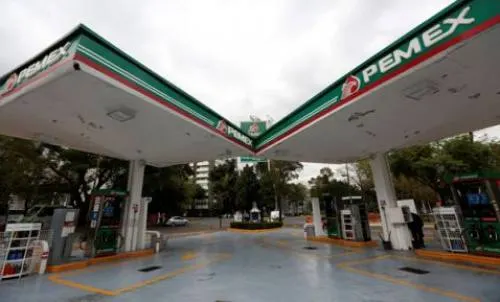 Huachicol le quita brillo a la marca Pemex