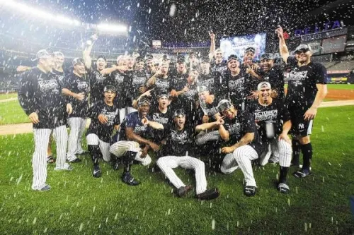 Yankees celebra al doble