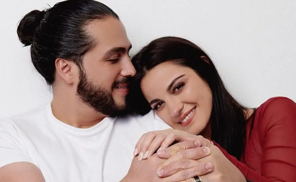Maite Perroni se compromete con Andrés Tovar
