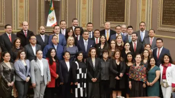 Orejas y rabo, con diputados al fondo