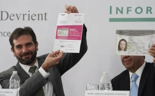 INE propone a AMLO credencial de identidad para menores