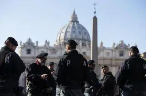 Papa llama a combatir la “plaga del terrorismo”