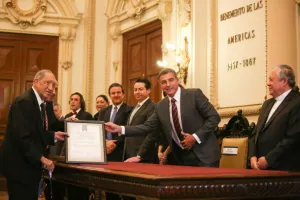 Gali Fayad reconoce a Poblanos Distinguidos