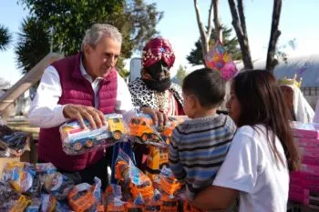 Lleva Pepe Chedraui a los Reyes Magos a la Romero Vargas y la colonia La Rosa