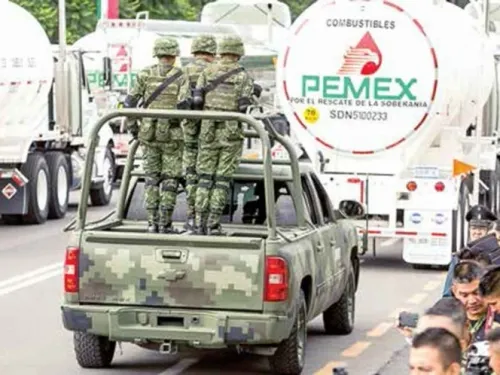 Irán al desfile pipas de Pemex; alistan pirotecnia