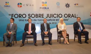 Expertos de EEUU y PGJ simulan juicio oral de alta capacitación