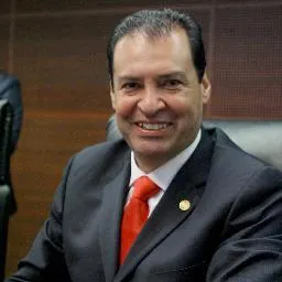 ¿Quién promueve al senador?