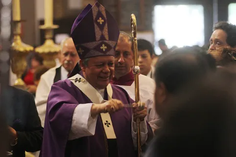 Arzobispo cancela viaje a Roma por informe de RMV