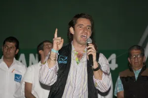 Güicho Cobo, acepta debate que convoca Canaco