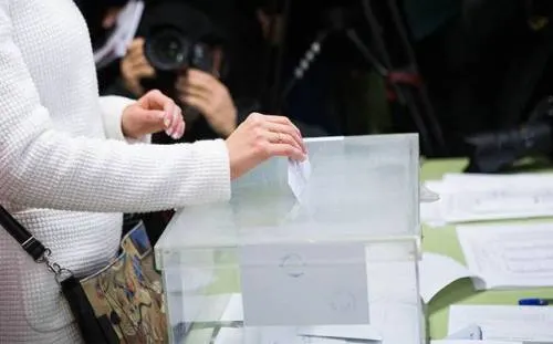 Reportan gran de afluencia de votantes en las elecciones de Cataluña