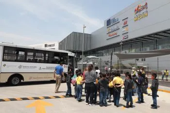 Disfrutan niñas y niños a resguardo del SEDIF del Acuario Michin
