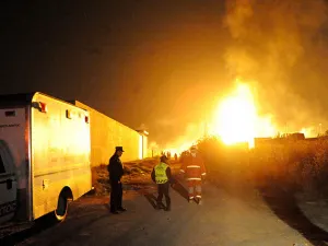 Reportan al menos 7 heridos por explosión de ductos de Pémex