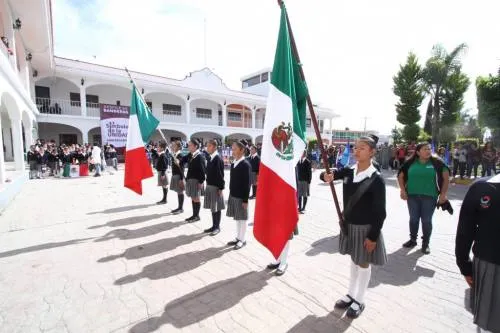 VIDEO: Se presenta Desfile de Banderas en Ocoyucan