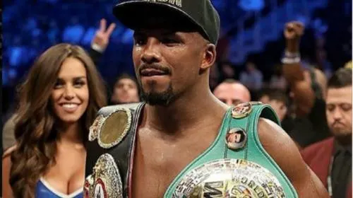 Floyd Mayweather le regaló mil dólares a un indigente (VIDEO)