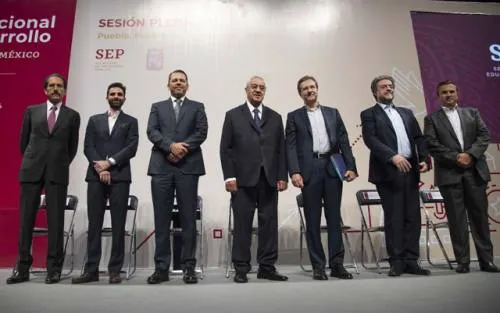 La Universidad es la plataforma de oportunidades para el desarrollo del país: Alfonso Esparza Ortiz