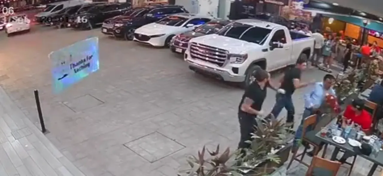 golpean a vendedor