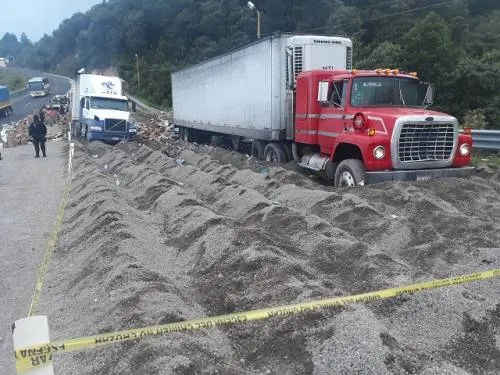 Dos personas mueren tras ser atropelladas por tráiler sin frenos en  la Puebla-Orizaba