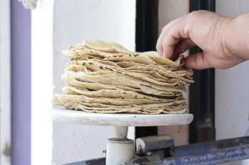 Cada peso más caro en la tortilla duele el doble: su alza amenaza con reactivar la inflación