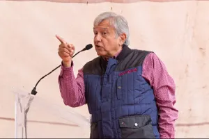 Acusa AMLO derroche de recursos por avión presidencial