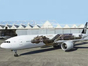 Avión de Peter Jackson se une a búsqueda de nave malasia desaparecida