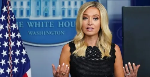 Fox News corta discurso de secretaria de prensa de Trump por alegar que hubo fraude en la elección