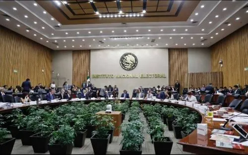 Comisión del INE rechaza nombre de coalición de Meade