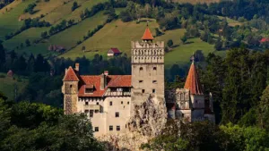 Ponen a la venta castillo que inspiró la novela “Drácula”
