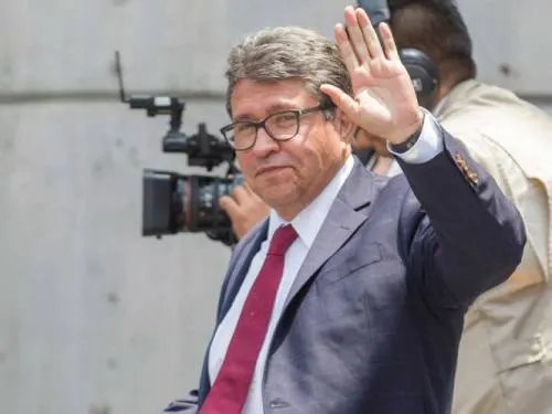 Ofrece Monreal reducir 1,500 mdp de presupuesto al Senado