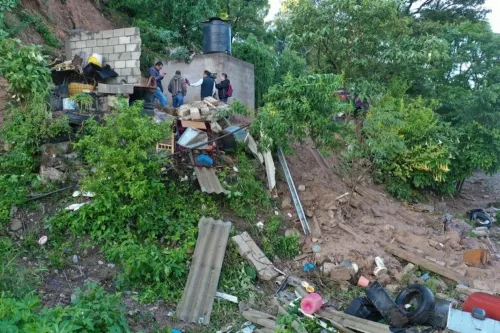 Identifican más casas en riesgo en Santo Tomás Chautla