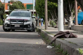 Asalto en Plaza San Pedro: cuentahabiente recibe disparo tras retirar 90 mil pesos