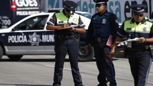 Policías impiden fiesta de 100 adolescentes en Puebla para evitar contagios de Covid-19