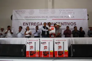 NCM entrega motobombas para productores del campo en Quecholac