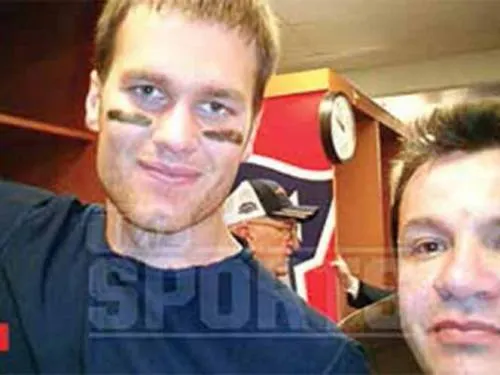 Periodista de México robó el jersey de Brady