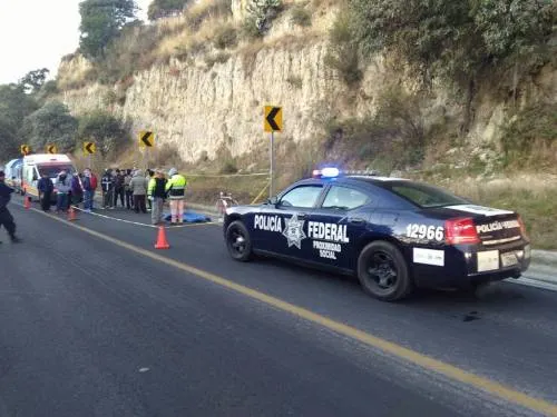 Tras caer de su bicicleta, peregrino es embestido por vehículo en la México-Puebla