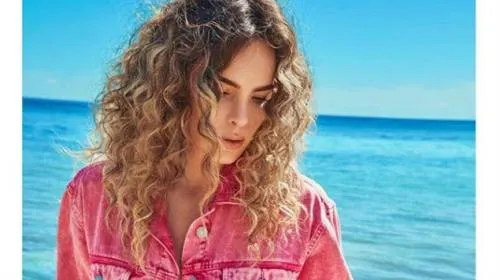 Belinda sube la temperatura en Instagram al presumir sus piernas