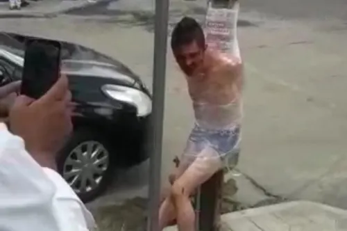 VIDEO: Amarran y golpean a presunto delincuente en la colonia Azcarete