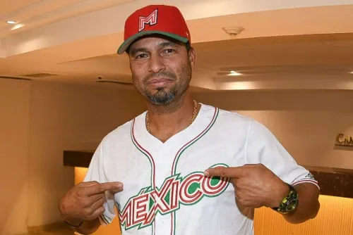 Juan Gabriel sigue como mánager de la Selección Mexicana de Beisbol para los Olímpicos de Tokio 2020