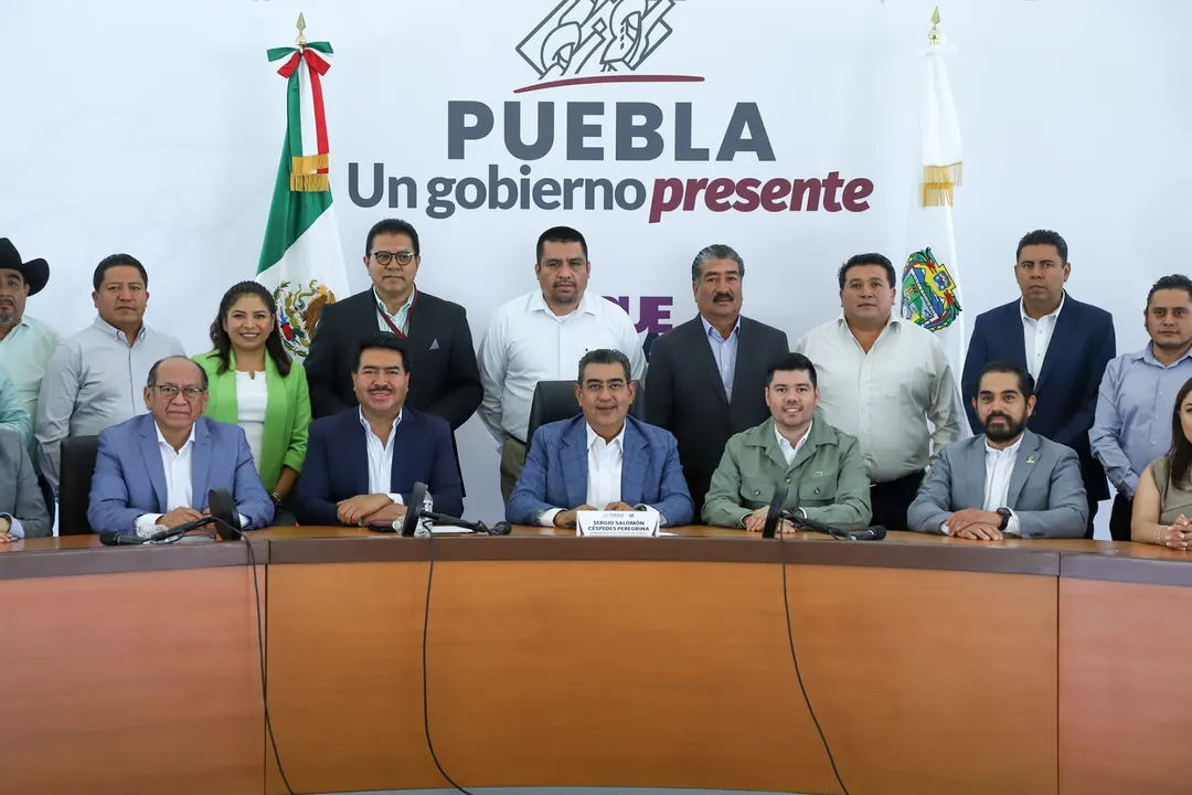 Gobernador de Puebla reunión con alcaldes electos