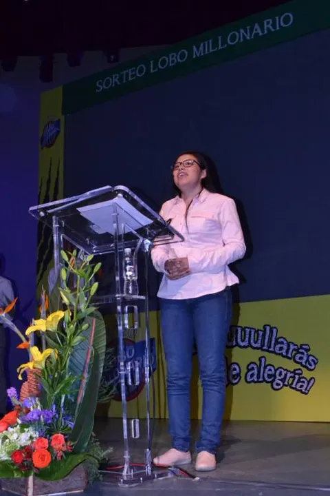Josefina García Villagómez, ganadora del primer premio del Sorteo “Lobo Millonario”