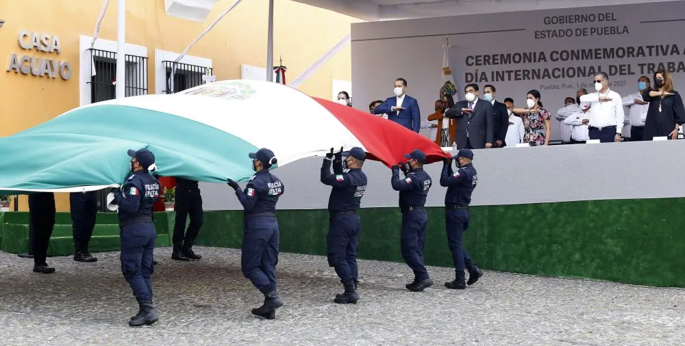 Con el trabajo de Poblanas y Poblanos sobrevivieron 79% de negocios: Cuéllar