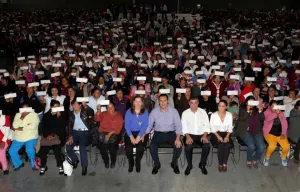 Gobierno entrega apoyos del Crédito a la Palabra de la Mujer