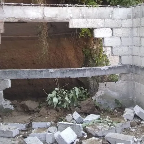 Deslave daña casas en Álvaro Obregón