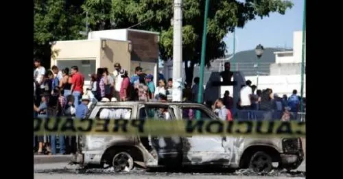 Vinculan a proceso a adolescente implicado en linchamiento de dos personas en Acatlán
