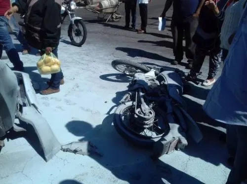 Camioneta embiste a motociclista en Bulevar Hermanos Serdán