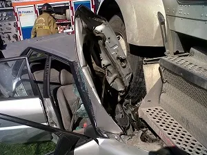 Bomberos colaboraron en rescate durante choque automovilístico
